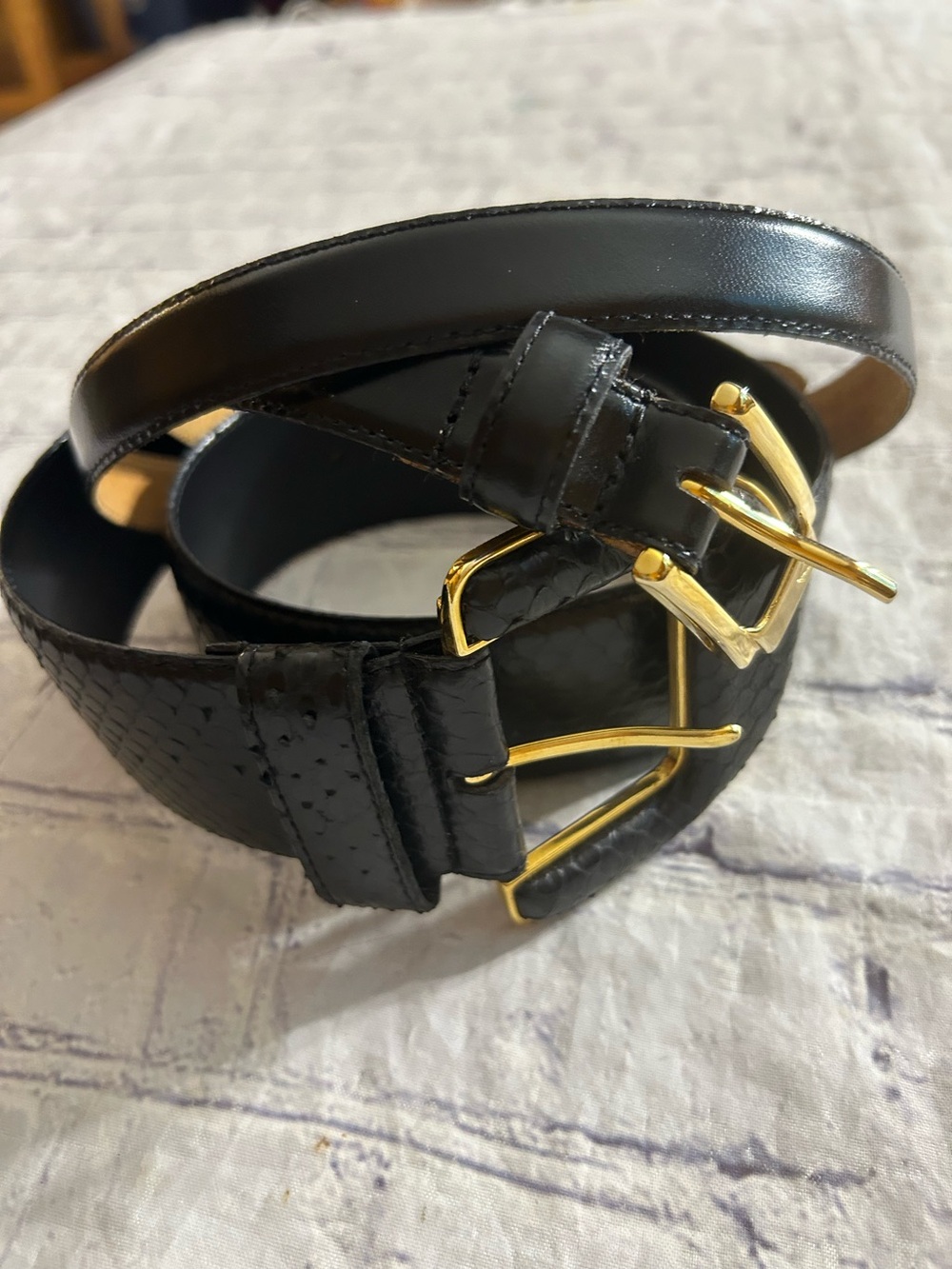 LIZ CLAIBORNE WIDE AND THIN BLACK LEATHER GOLD TONE BUCKLES WOMEN’S BELTS S&M